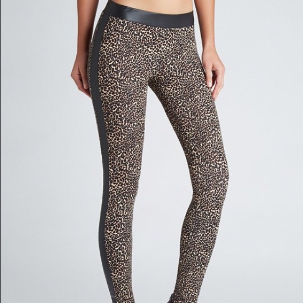 New!! GBYGUESS animal print leggings